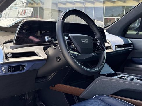 New 2026 Cadillac Vistiq Premium Luxury AWD/4WD image 17