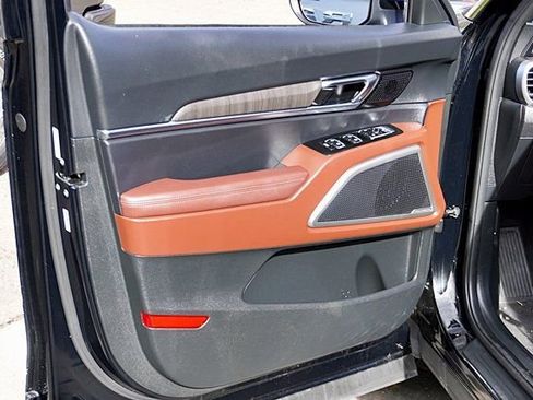 Used 2023 Kia Telluride EX w/ EX Captain's Chair Package image 25