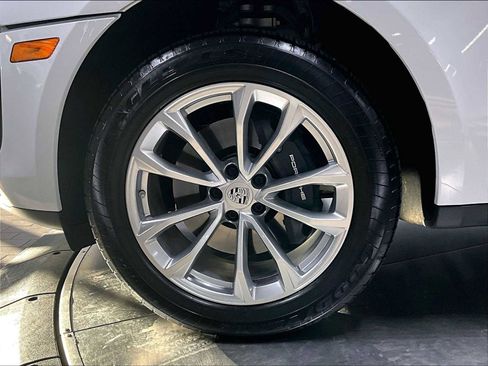 Used 2025 Porsche Macan image 14