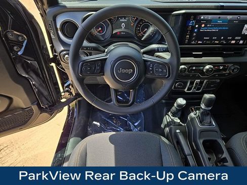 Used 2025 Jeep Gladiator Sport AWD/4WD image 3