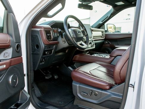 Used 2024 Ford Expedition Limited image 26