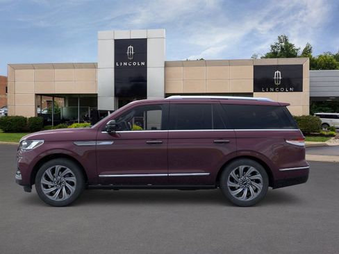 New 2024 Lincoln Navigator Reserve image 4