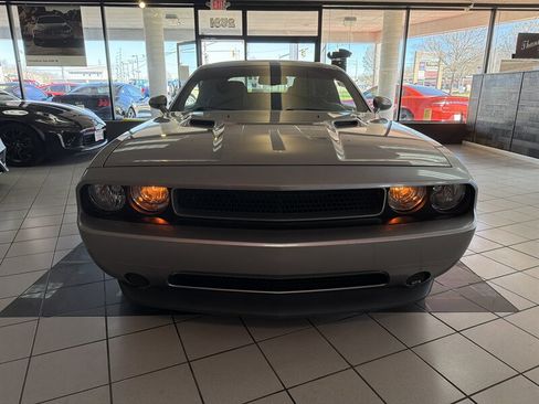 Used 2014 Dodge Challenger R/T image 3
