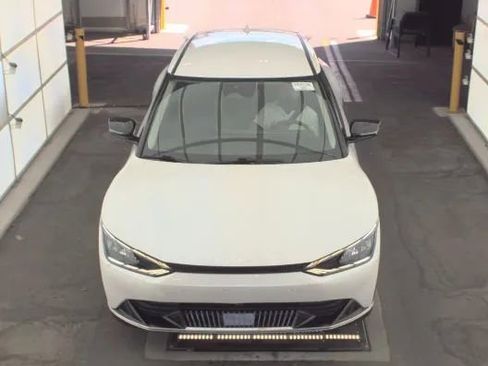 Used 2024 Kia EV6 Wind image 11