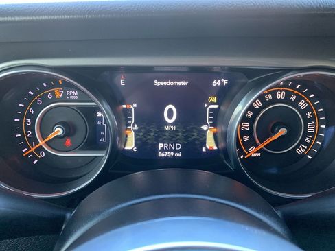Used 2019 Jeep Wrangler Unlimited Sahara w/ Uconnect 4C Nav & Sound Group AWD/4WD image 21