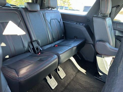 Used 2022 Ford Expedition Max Limited image 11