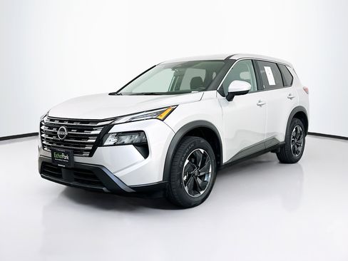 Used 2025 Nissan Rogue SV AWD/4WD image 3