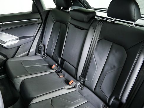 Used 2024 Audi Q3 2.0T Premium Plus w/ Premium Plus Package image 19