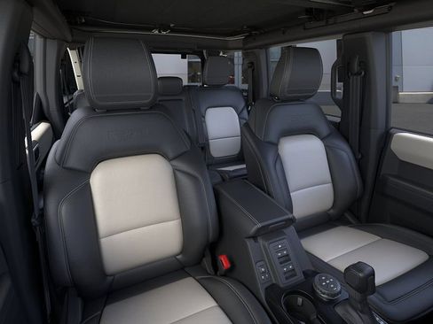 New 2026 Ford Bronco Outer Banks w/ Sasquatch Package AWD/4WD image 10