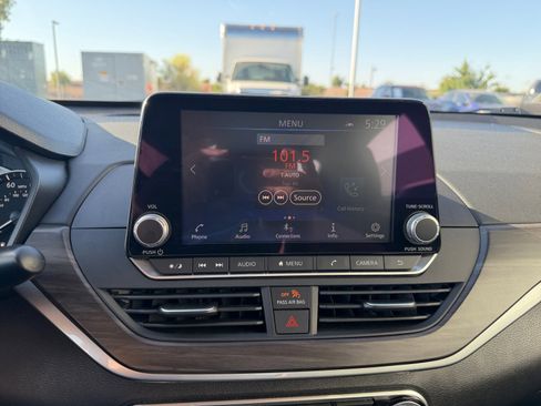 Used 2025 Nissan Altima 2.5 SV FWD image 23
