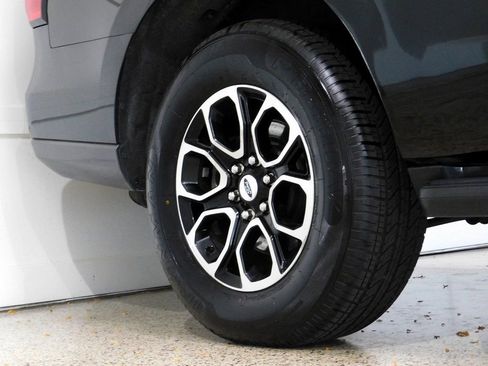 Used 2024 Ford Expedition XLT image 9