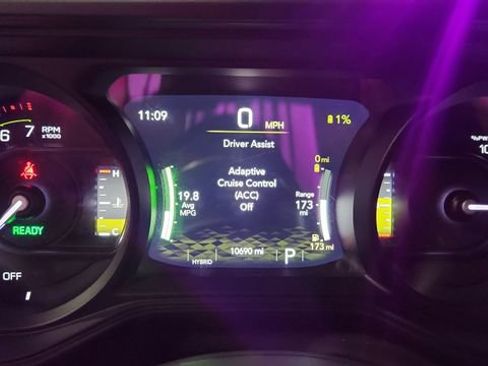 Used 2025 Jeep Wrangler Unlimited Sahara w/ Safety Group AWD/4WD image 10