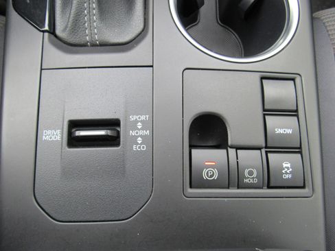 Used 2023 Toyota Highlander L FWD image 27