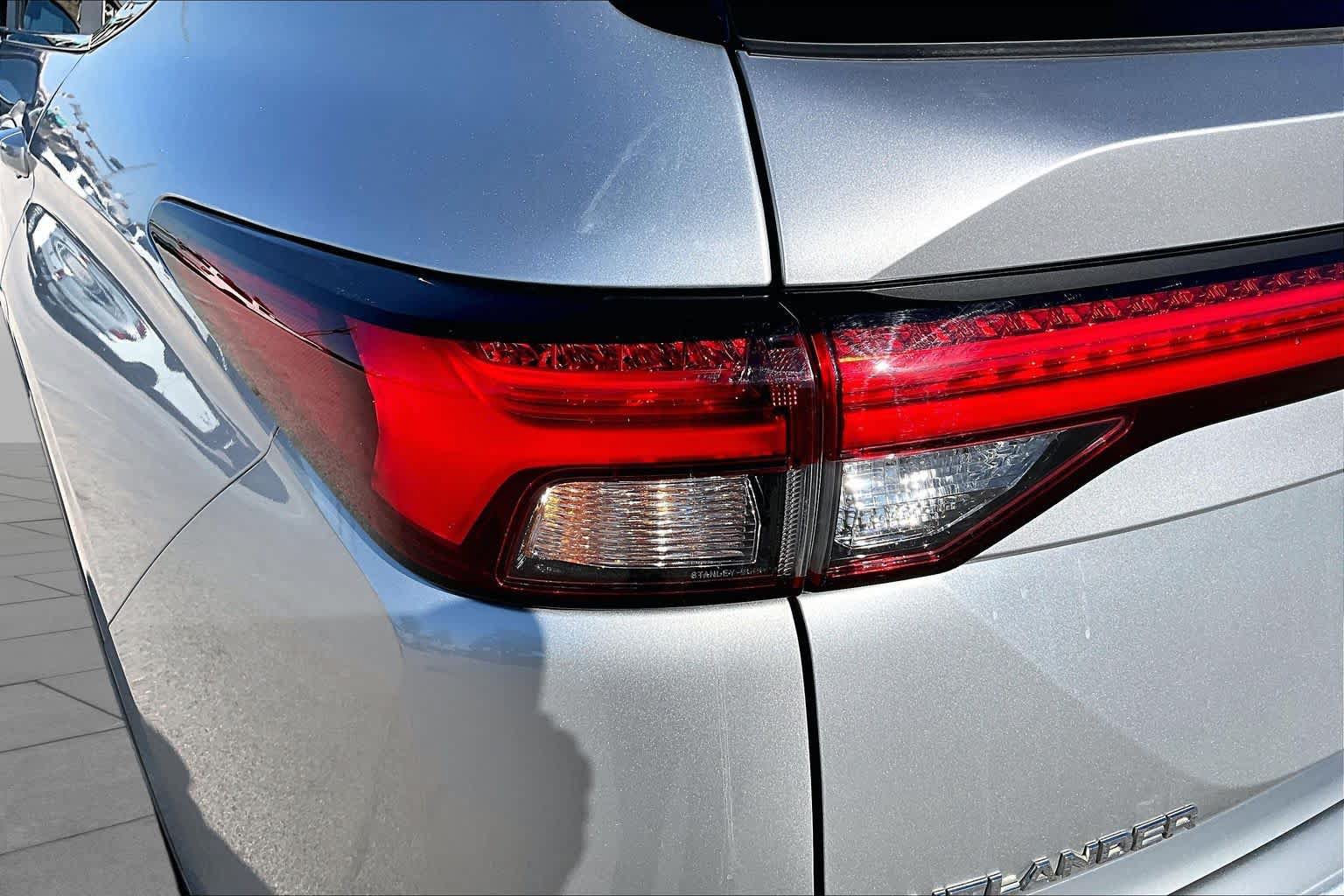 Used 2022 Mitsubishi Outlander SE AWD/4WD image 29