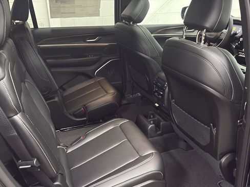 New 2026 Jeep Grand Cherokee L Limited w/ Luxury Tech Group II image 27