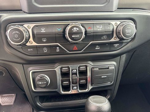 Used 2023 Jeep Gladiator Sport image 25