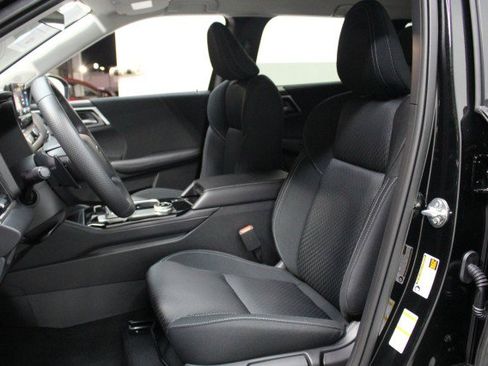 New 2025 Mitsubishi Outlander ES image 7