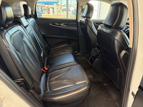 Used 2023 Lincoln Nautilus Reserve image 11