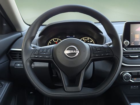 Certified 2025 Nissan Altima 2.5 S FWD image 10