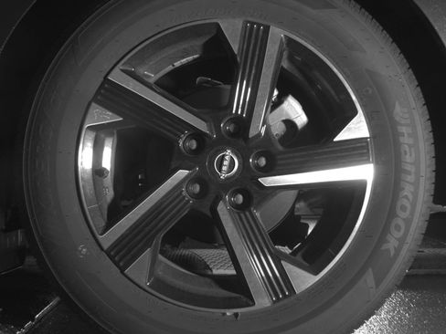 Used 2025 Nissan Sentra SV FWD image 14