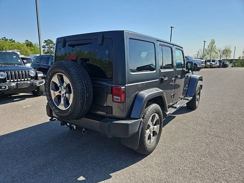 Used 2017 Jeep Wrangler Unlimited Sahara image 7