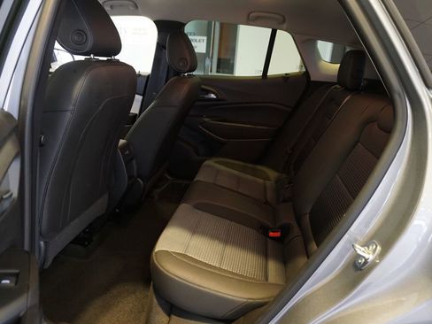 Certified 2025 Chevrolet Trax LT image 10