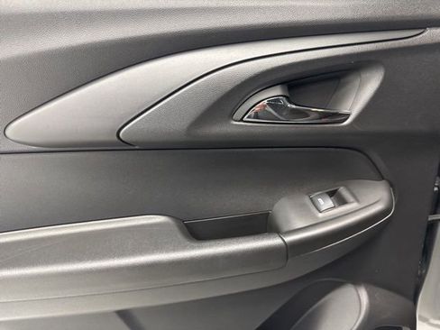 Used 2025 Chevrolet TrailBlazer LT FWD image 23