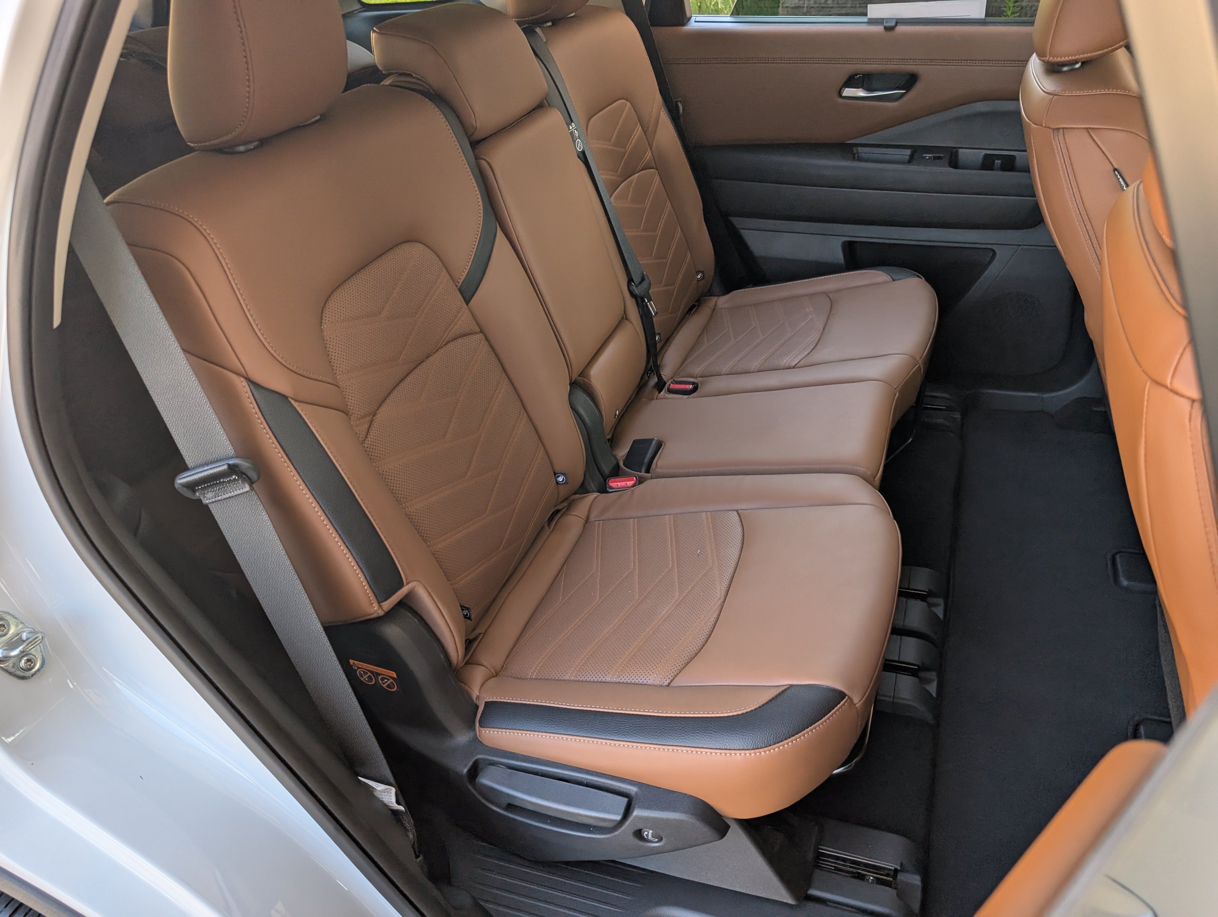 Used 2025 Nissan Pathfinder Platinum w/ Cargo Package FWD image 23