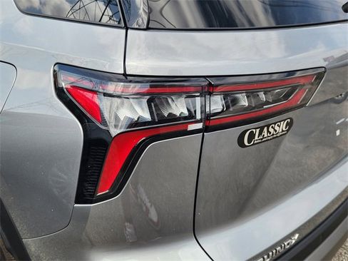 Used 2026 Chevrolet Equinox LT image 7