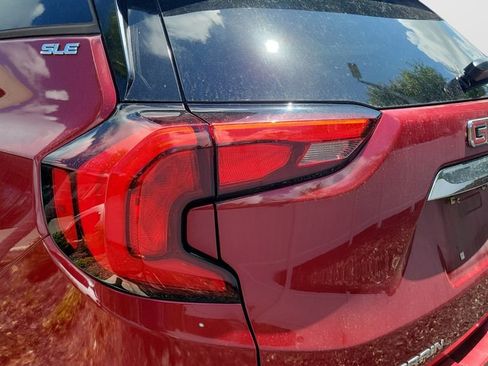 Used 2019 GMC Terrain SLE w/ LPO, Floor Liner Package FWD image 12