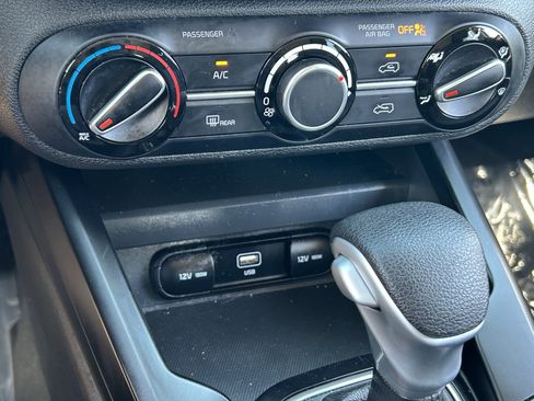 Certified 2025 Kia Soul LX w/ LX Technology Package FWD image 26