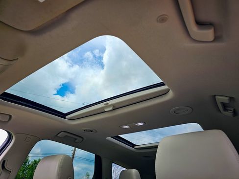 Used 2020 Buick Enclave Premium w/ Sun and Sites Package AWD/4WD image 19