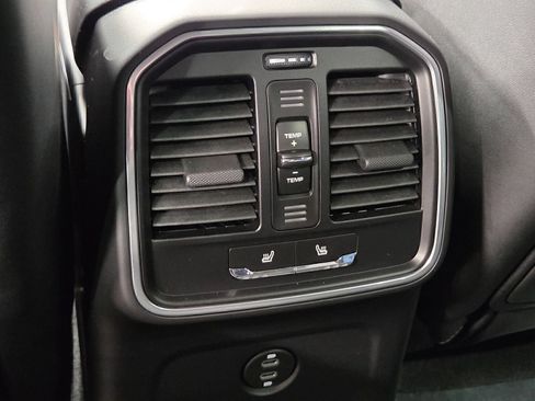 Certified 2026 Porsche Macan AWD/4WD image 12