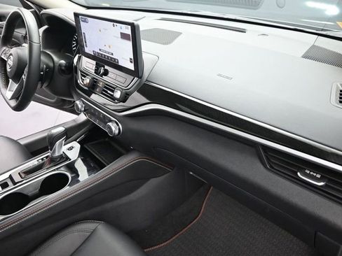 Used 2024 Nissan Altima 2.5 SR w/ SR Premium Package image 22