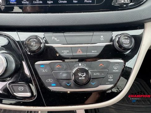 Used 2017 Chrysler Pacifica Touring-L image 20