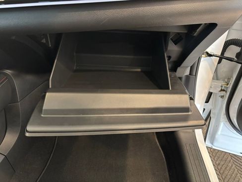 Used 2025 Nissan Kicks SR FWD image 29