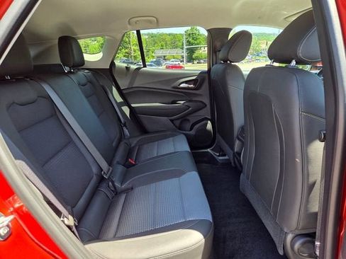 Used 2024 Chevrolet Trax LT w/ Driver Confidence Package FWD image 17
