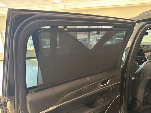 Used 2024 Jeep Grand Cherokee Altitude image 34