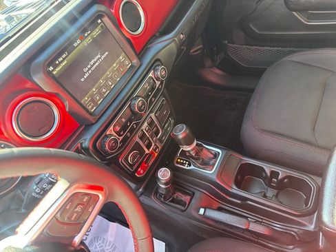 Used 2023 Jeep Wrangler Unlimited Rubicon w/ Cold Weather Group image 13