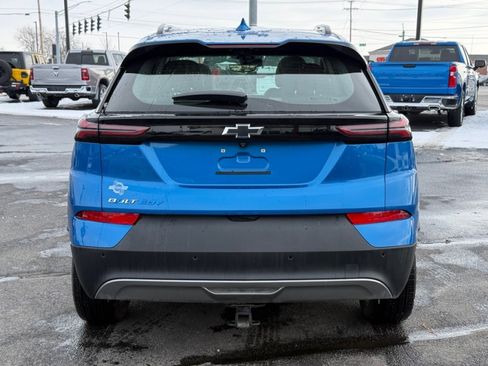 Used 2023 Chevrolet Bolt EUV Premier w/ Sun & Sound Package image 7