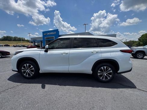 Used 2023 Toyota Highlander XLE FWD image 6