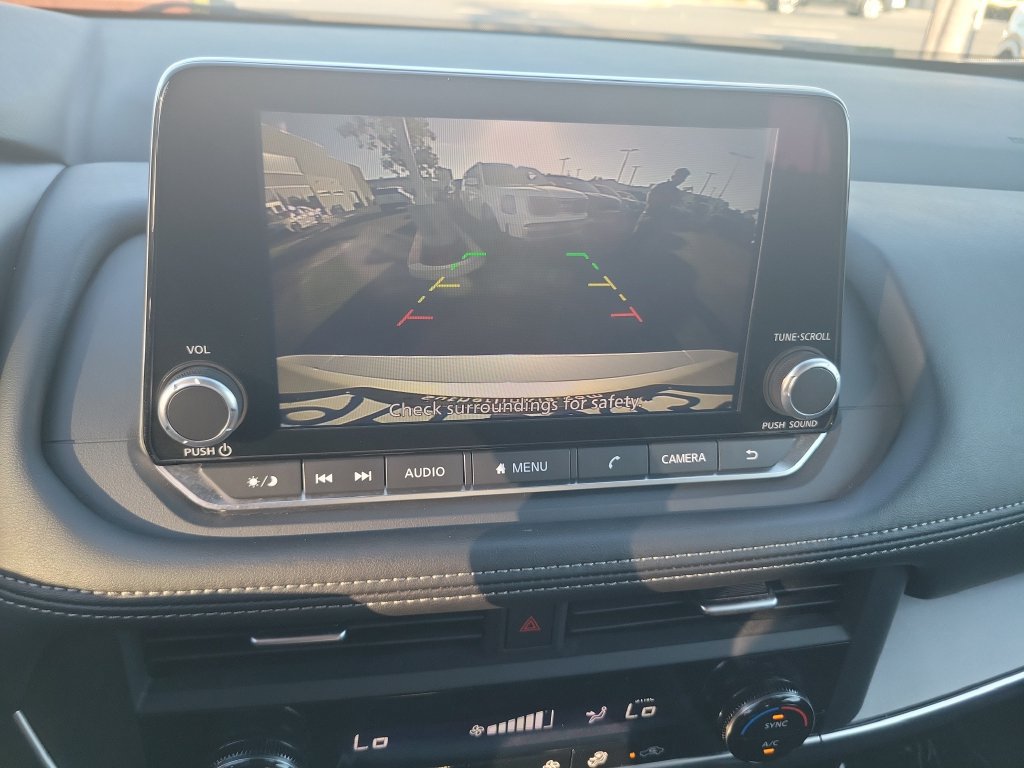 Used 2025 Nissan Rogue SV FWD image 17