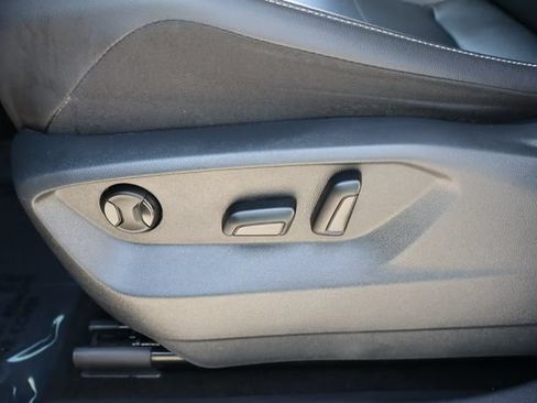 Used 2021 Volkswagen Tiguan SE w/ Panoramic Sunroof Package FWD image 11