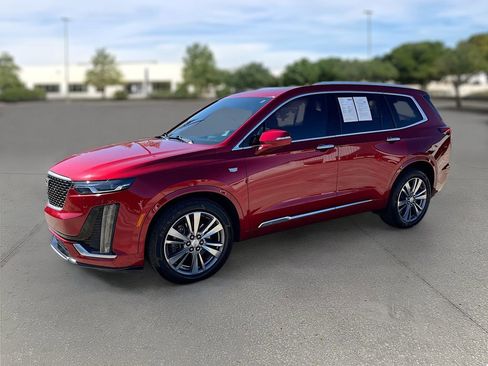 Used 2022 Cadillac XT6 Premium Luxury w/ Technology Package image 3