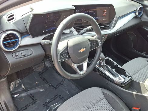 Used 2024 Chevrolet Trax LT w/ Driver Confidence Package FWD image 16