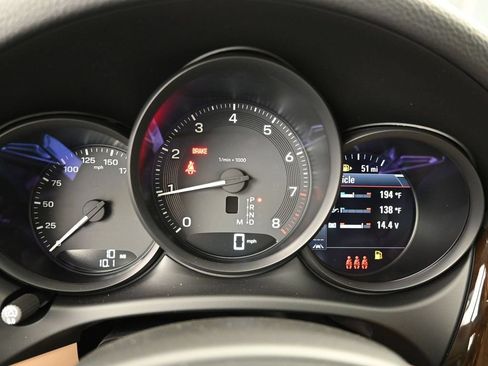Certified 2025 Porsche Macan AWD/4WD image 29