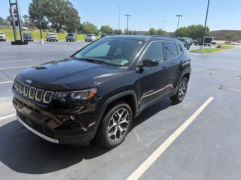 Used 2025 Jeep Compass Limited AWD/4WD image 1