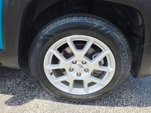 Used 2020 Jeep Renegade Latitude w/ Cold Weather Group FWD image 30