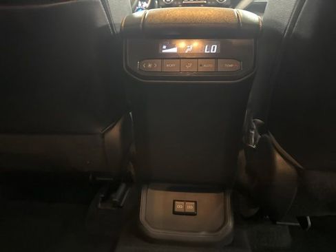 Used 2022 Toyota Highlander XLE image 15