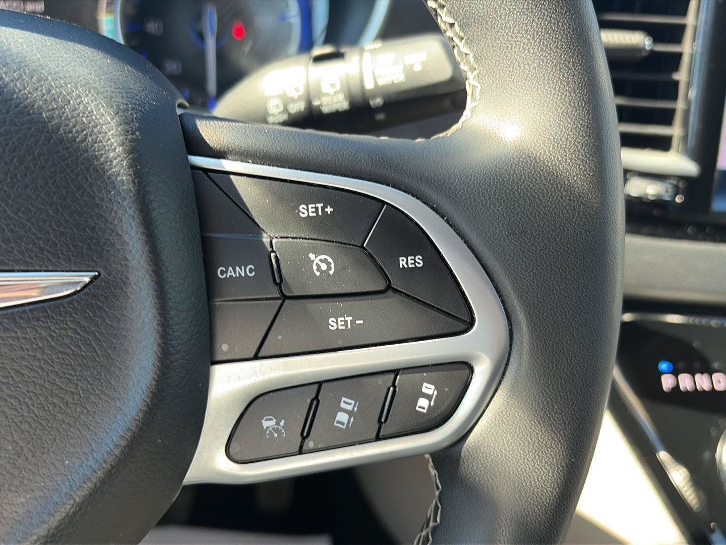 Used 2024 Chrysler Pacifica Touring-L FWD image 29